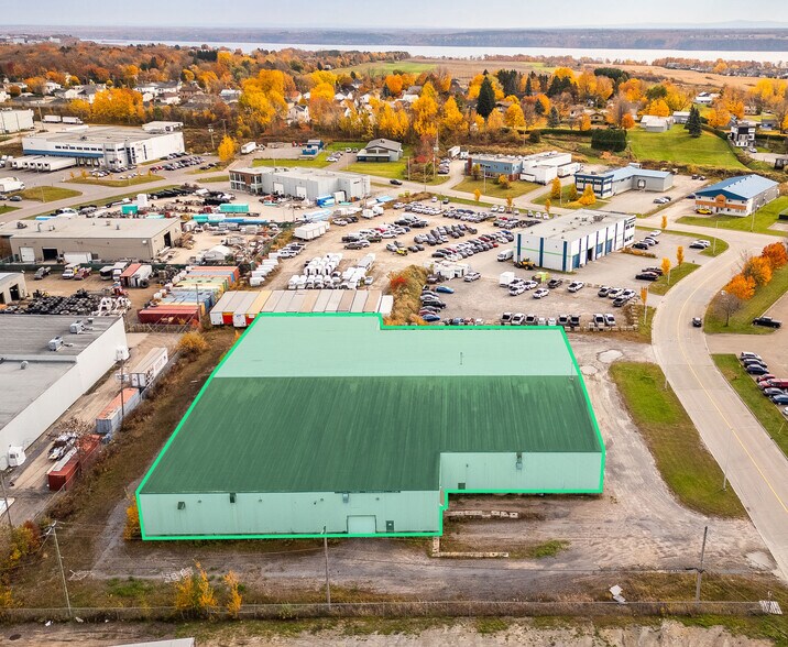 Primary Photo Of 121 Rue De Naples, Saint-Augustin-de-Desmaures Warehouse For Lease