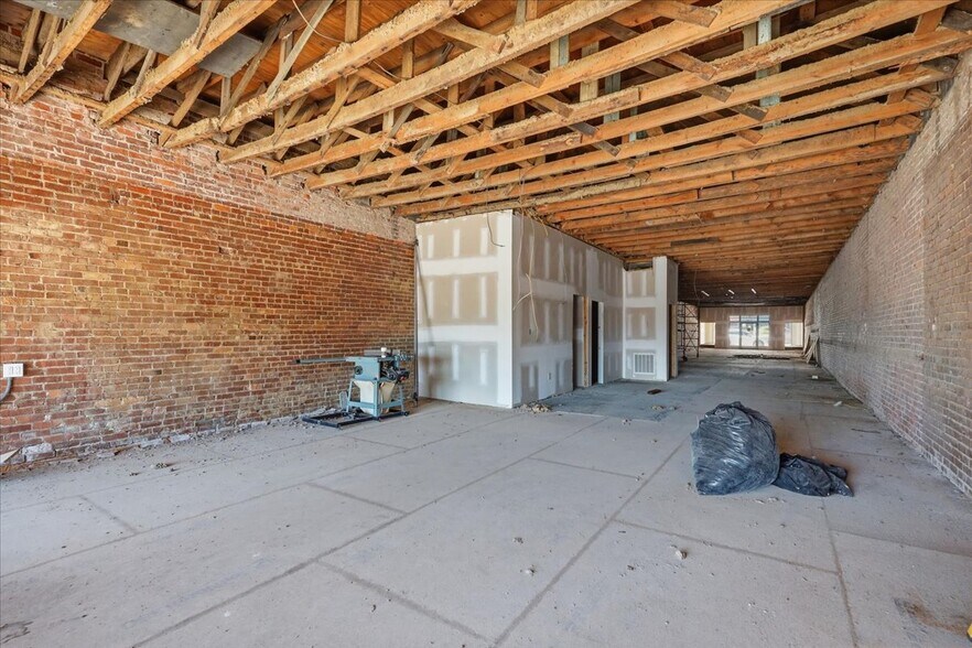 More Photos Of 110 E Broadway St, Lenoir City Storefront Retail Office For Sale