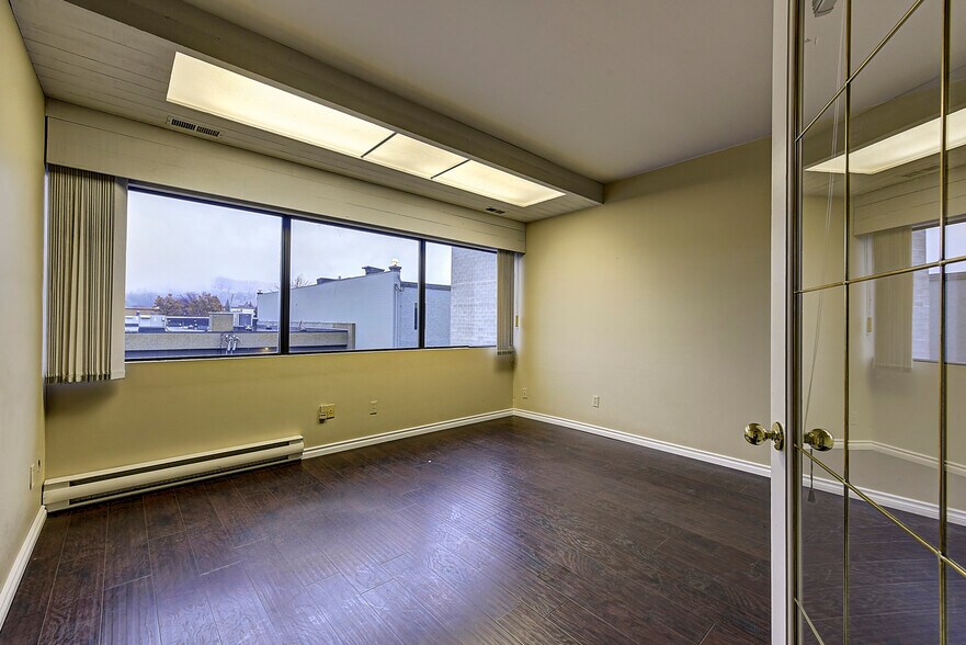 More Photos Of 586 Leon Av, Kelowna Office For Lease