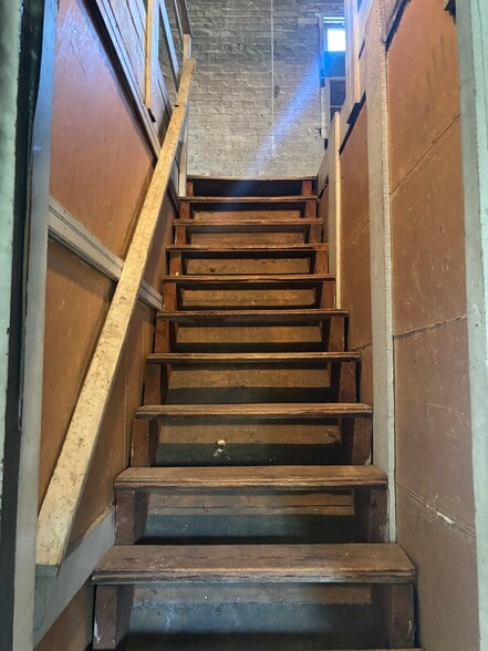 More Photos Of 824 Highland Ave, Lancaster Warehouse For Lease