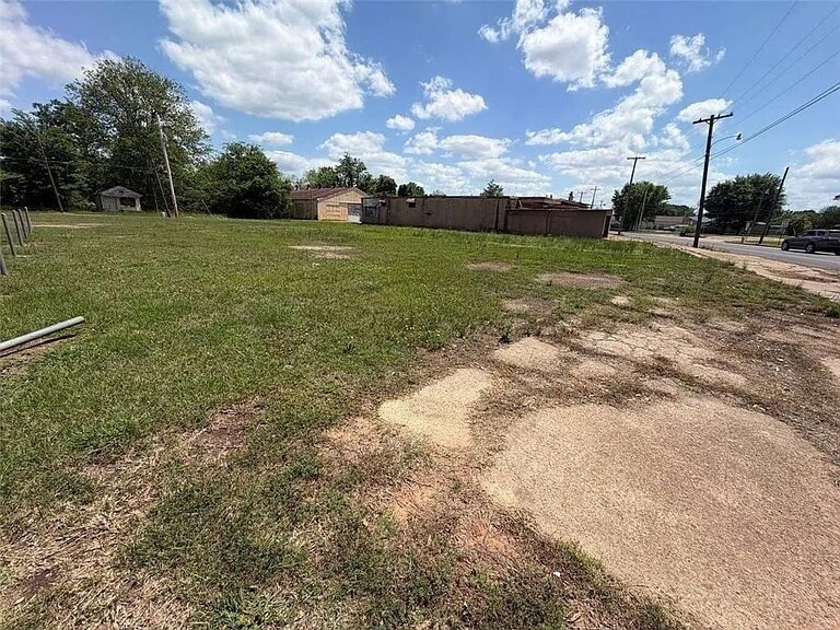 More Photos Of 2701 Lee St, Alexandria Industrial For Sale