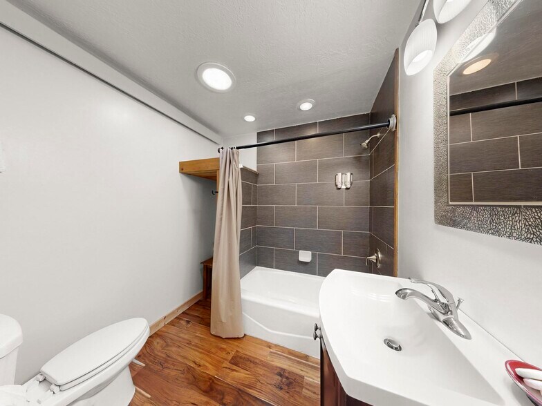 More Photos Of US 163 & San Juan River, Mexican Hat Hospitality For Sale