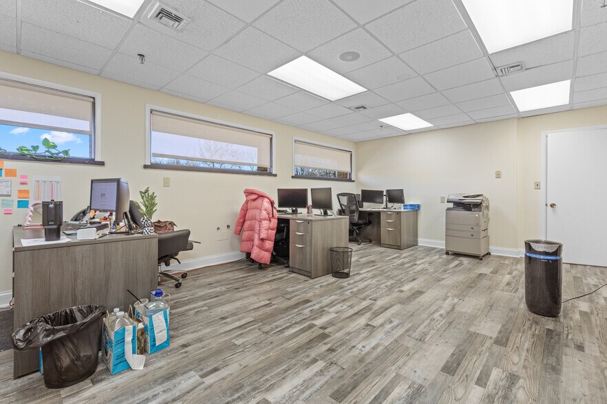 More Photos Of 9 Post Rd, Oakland Medical For Lease