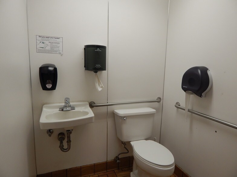 More Photos Of 4872 Grange Rd, Roseburg Fast Food For Sale