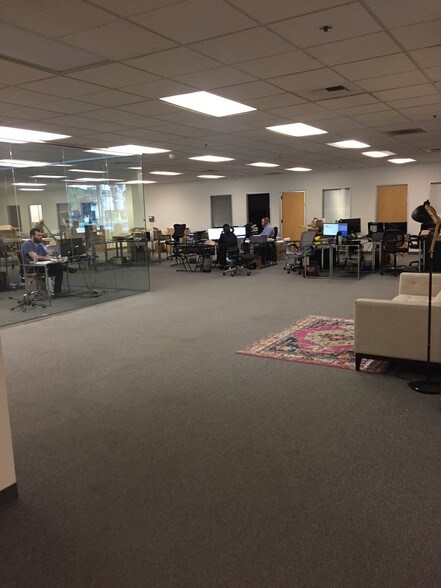 More Photos Of 709 Science Dr, Moorpark Warehouse For Lease