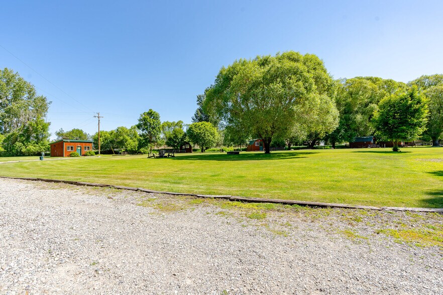 More Photos Of 8 W Curlew Lake Rd, Republic Self Storage For Sale
