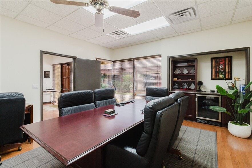 More Photos Of 611 Druid Rd E, Clearwater Office For Sale