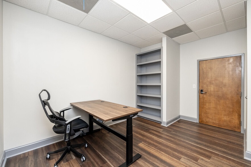 More Photos Of 411 Branchway Rd, Richmond Office Residential For Lease