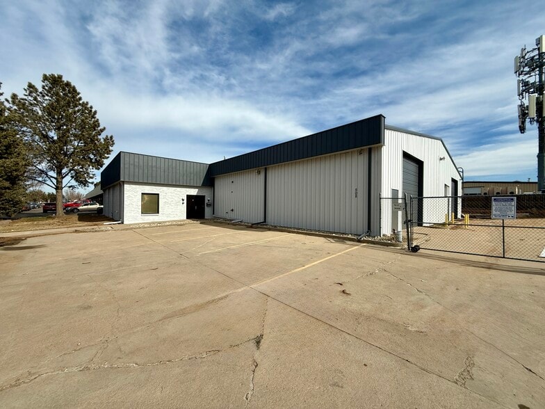 More Photos Of 508 Olathe St, Aurora Warehouse For Sale