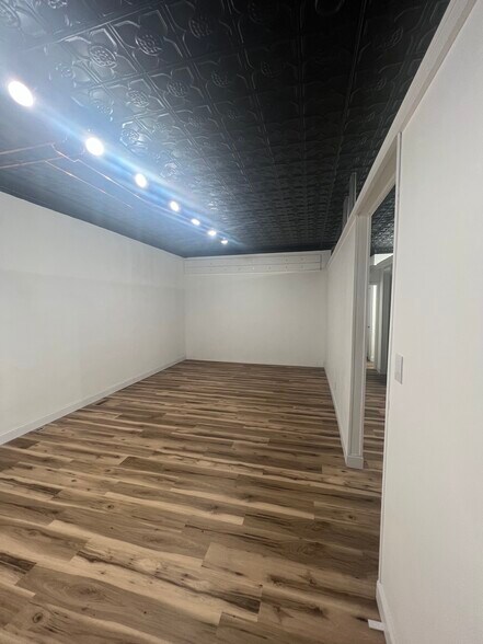 More Photos Of 1900 McCausland Ave, Saint Louis Storefront Retail Office For Lease