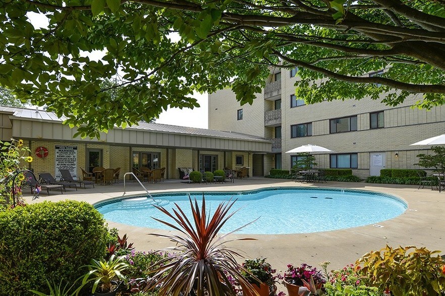 More Photos Of 1001 N McKnight Rd, Saint Louis Apartments For Sale