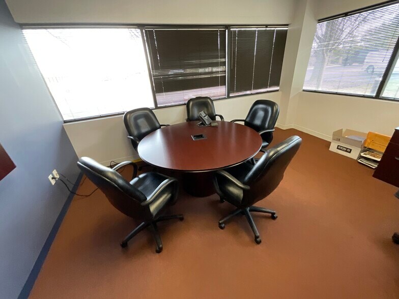 More Photos Of 2505 S Finley Rd, Lombard Office For Lease