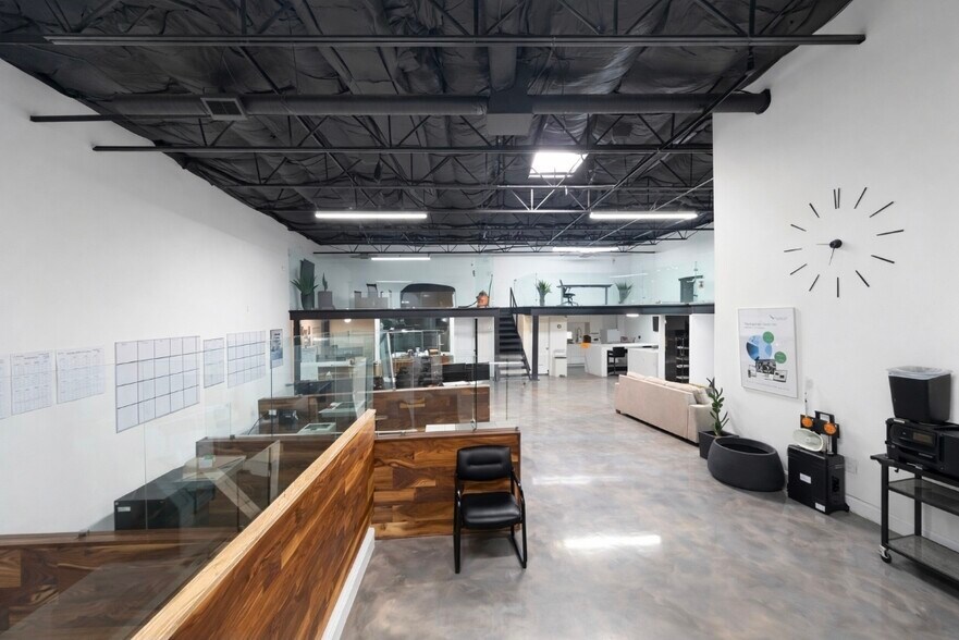 More Photos Of 10606 Shady Trl, Dallas Showroom For Sale