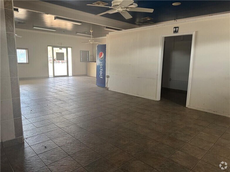 More Photos Of 200 Cecilia St, Alice Convenience Store For Lease