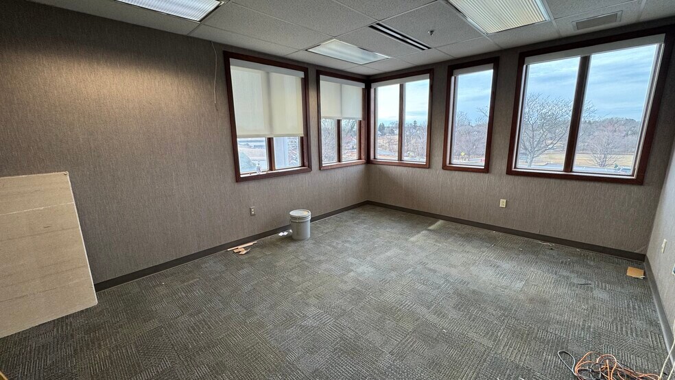 More Photos Of 2925 William Penn Hwy, Easton Office For Lease