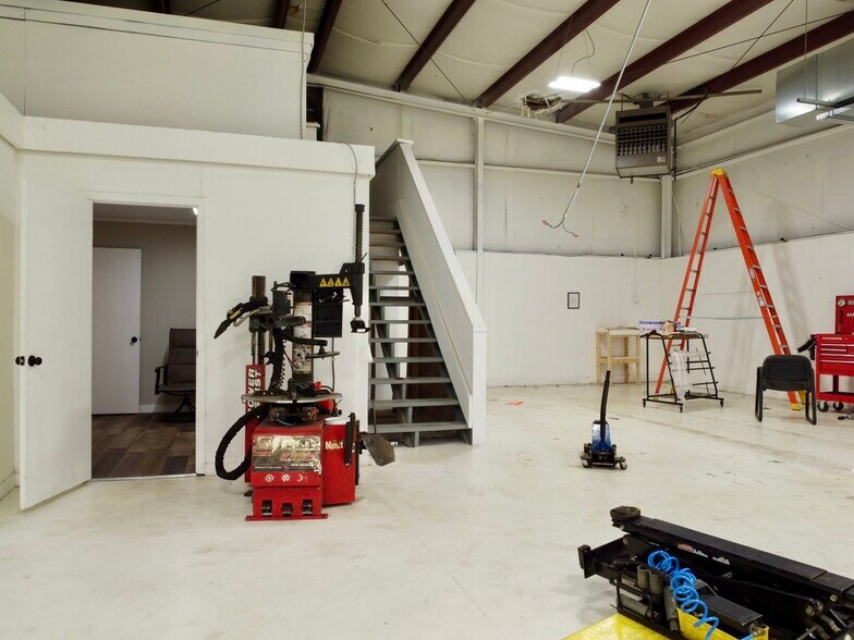 More Photos Of 2380 Rockaway Industrial Blvd, Conyers Light Distribution For Lease