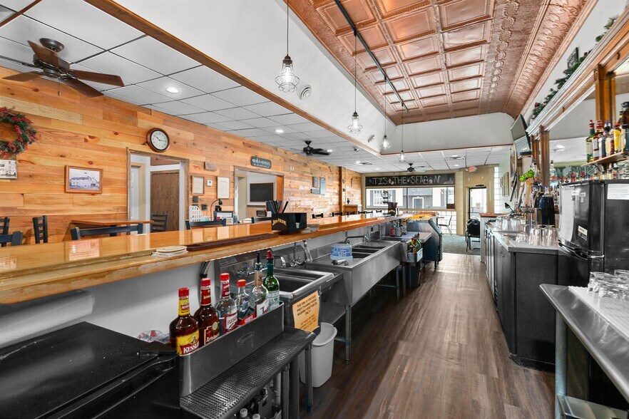 More Photos Of 1027 S Main St, Oshkosh Restaurant For Sale