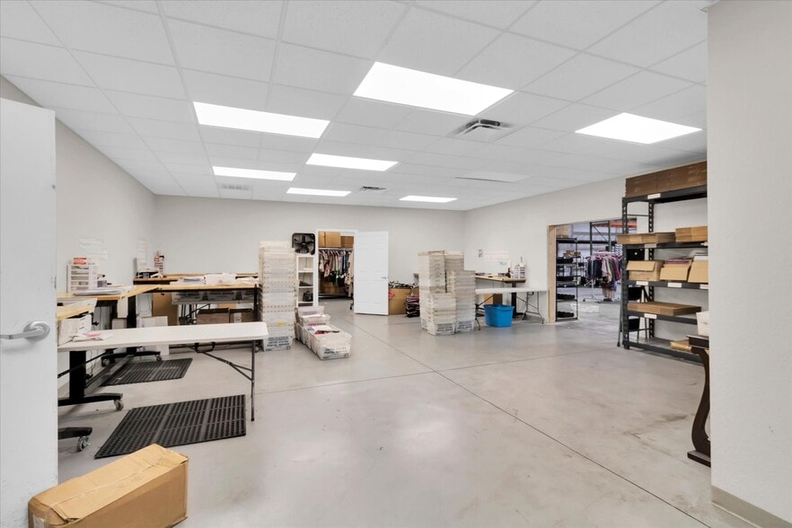 More Photos Of 2504 Merchant Ave, Odessa Warehouse For Lease