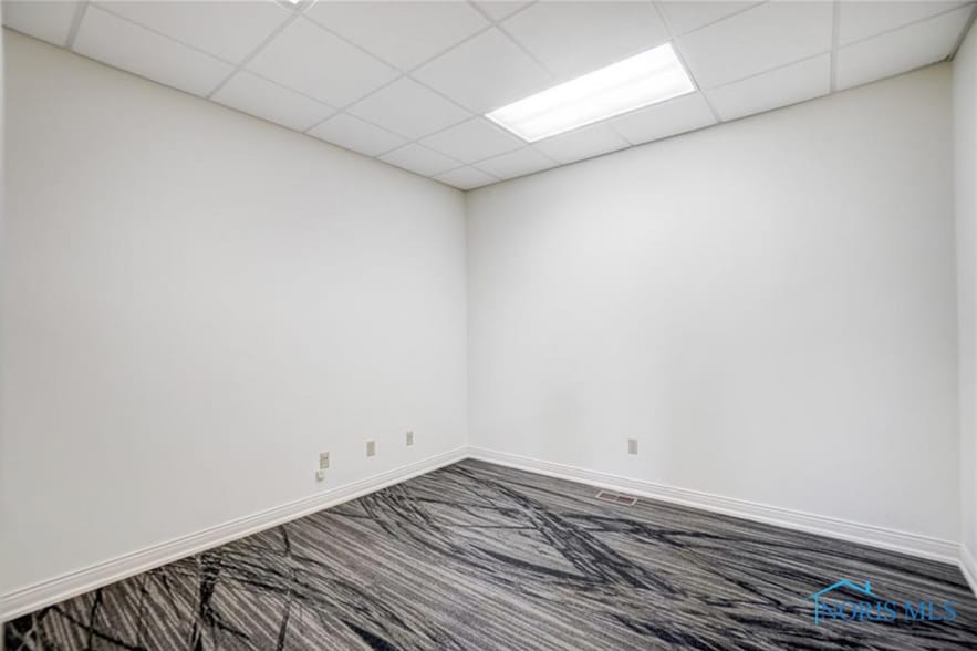 More Photos Of 2135 Tiffin Ave, Findlay Office For Sale