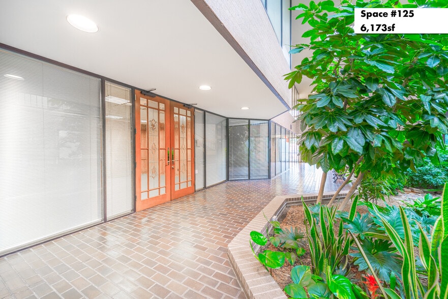 More Photos Of 1880 S Dairy Ashford Rd, Houston Office Residential For Lease