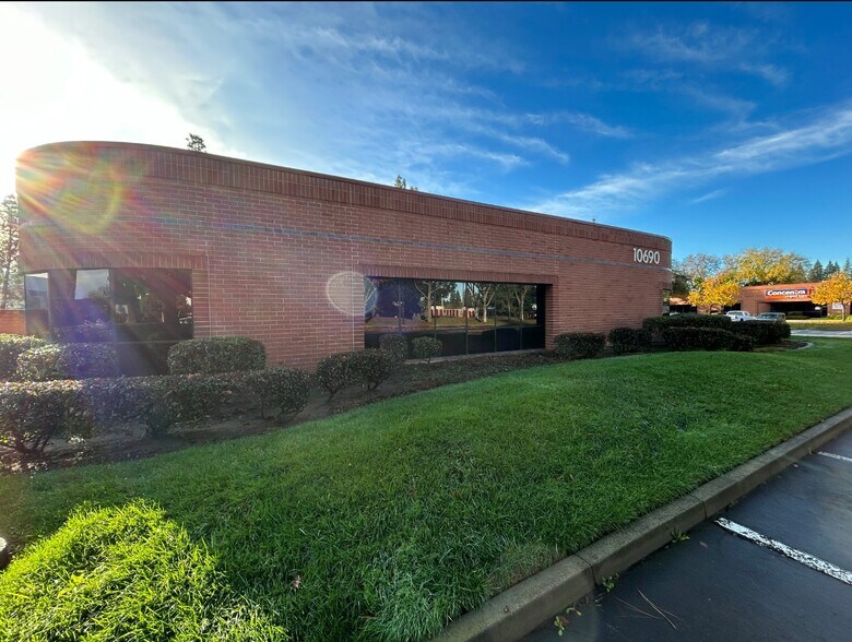 More Photos Of 10690 White Rock Rd, Rancho Cordova Office For Sale