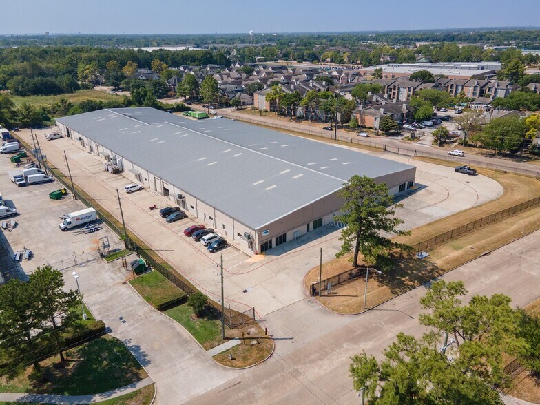 More Photos Of 220 Barren Springs Dr, Houston Warehouse For Lease