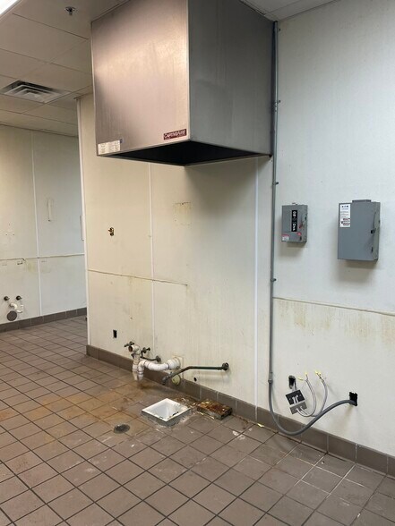 More Photos Of 6701 Crestwood Blvd, Birmingham Daycare Center For Sale