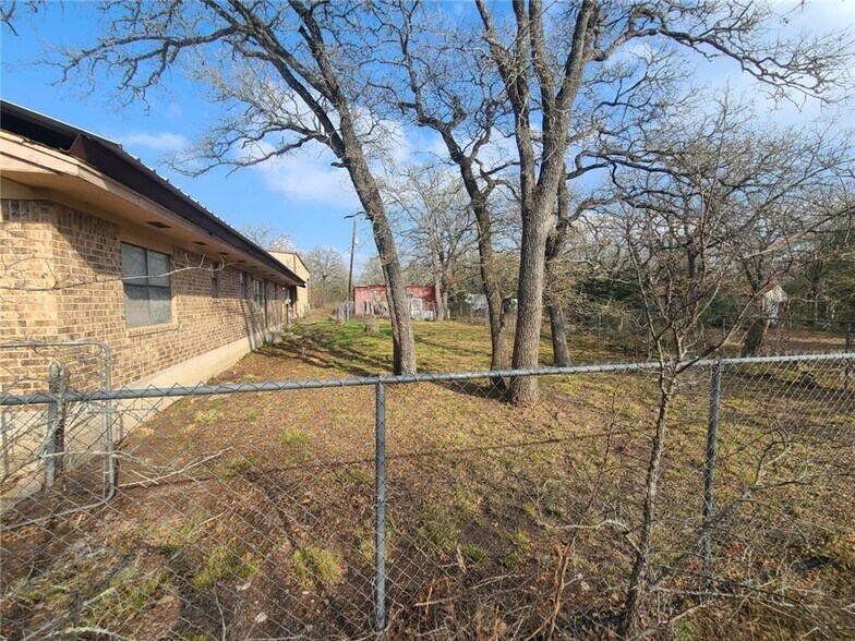More Photos Of 19219 Hog Eye Rd, Manor Light Distribution For Sale