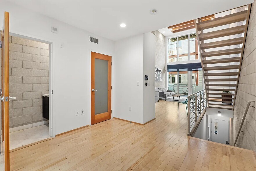 More Photos Of 3450 Cahuenga Blvd W, Los Angeles Office Residential For Sale