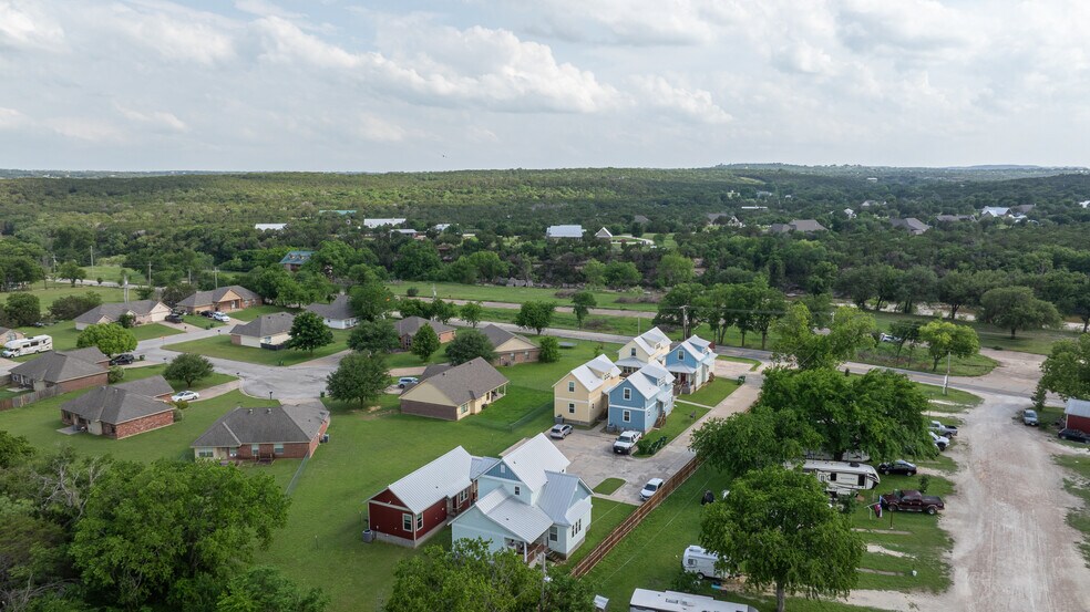 More Photos Of 1804 SW Barnard St, Glen Rose Apartments For Sale