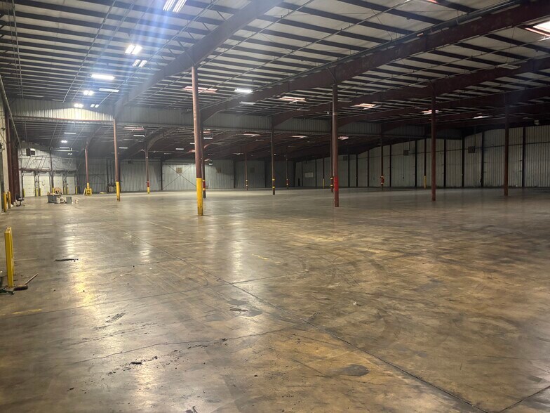 More Photos Of 150 Fox Sauk Rd, Ottumwa Warehouse For Lease