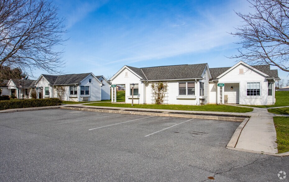 Primary Photo Of 2439 Old Philadelphia Pike, Lancaster Hotel For Sale