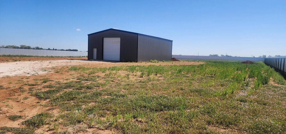 More Photos Of 720 State Line rd, Farwell Warehouse For Sale