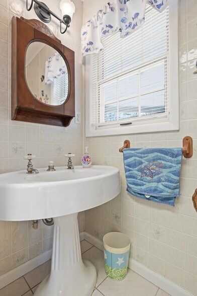More Photos Of 120 Milford Hill Ln, Milford Flex For Sale