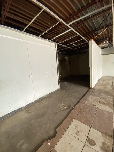More Photos Of 813-817 N Grand Ave, Gainesville Storefront For Lease