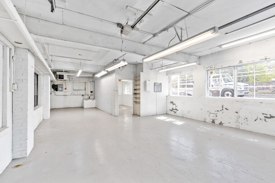 More Photos Of 3 W End, Rochelle Park Office For Lease