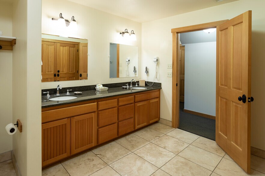 More Photos Of 41-45 Lakeshore Dr, Sagle Hotel For Sale