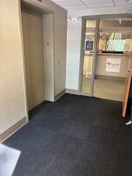 More Photos Of 41 Buttrick Rd, Londonderry Medical For Lease