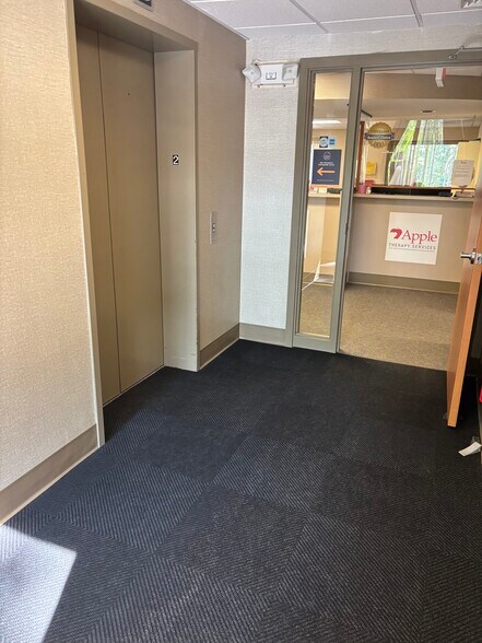 More Photos Of 41 Buttrick Rd, Londonderry Medical For Sale