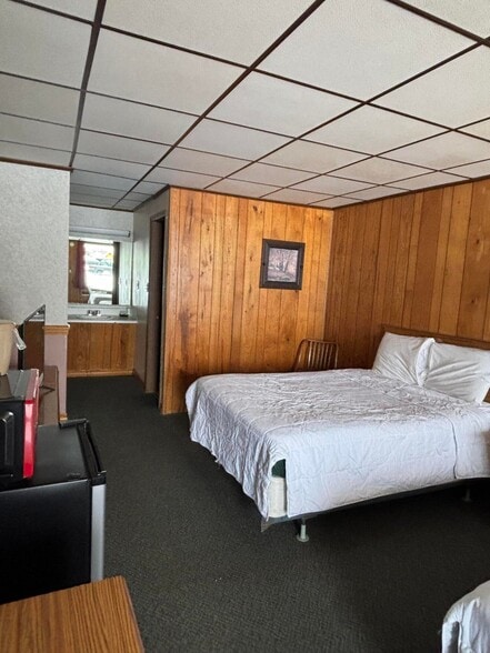 More Photos Of 17089 Boot Jack Rd, Ridgway Hotel For Sale