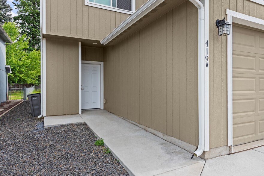 More Photos Of 419 E E St, Deer Park Multifamily For Sale