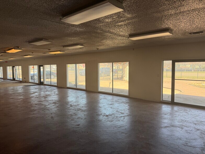 More Photos Of 3644 W Pioneer Pky, Pantego General Retail For Sale