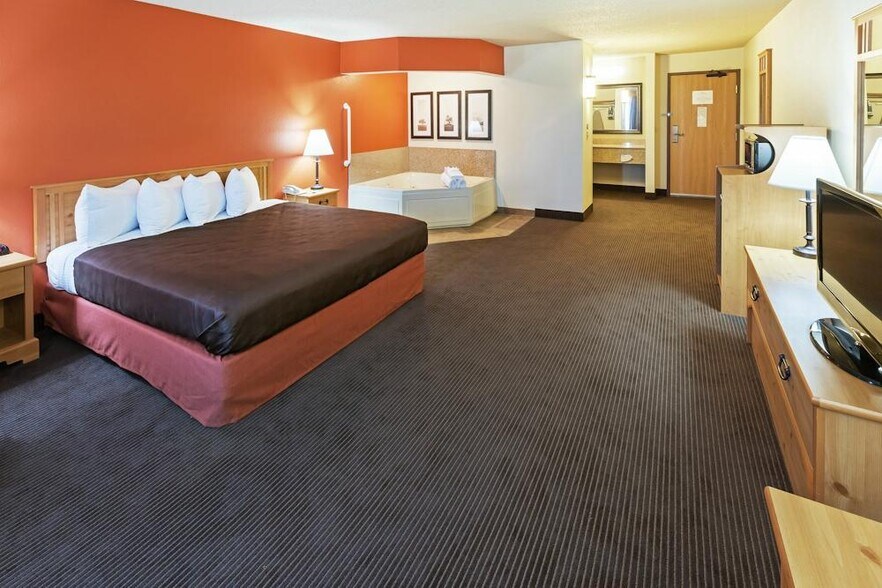 More Photos Of 2405 S El Camino Dr, Sayre Hotel For Sale