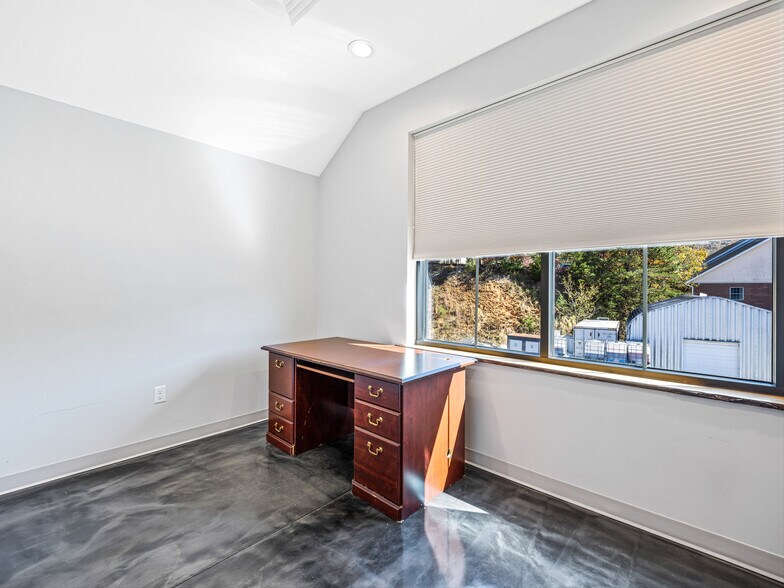 More Photos Of 208 Charlotte Hwy, Asheville Medical For Sale