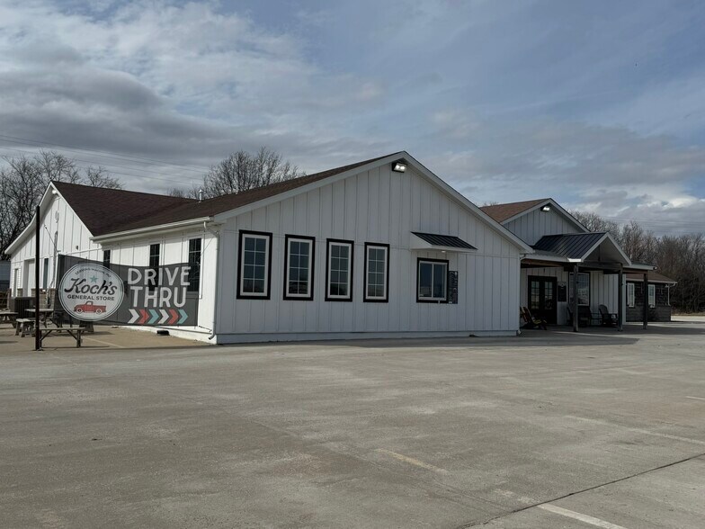 More Photos Of 2015 N Missouri St, Macon Restaurant For Sale