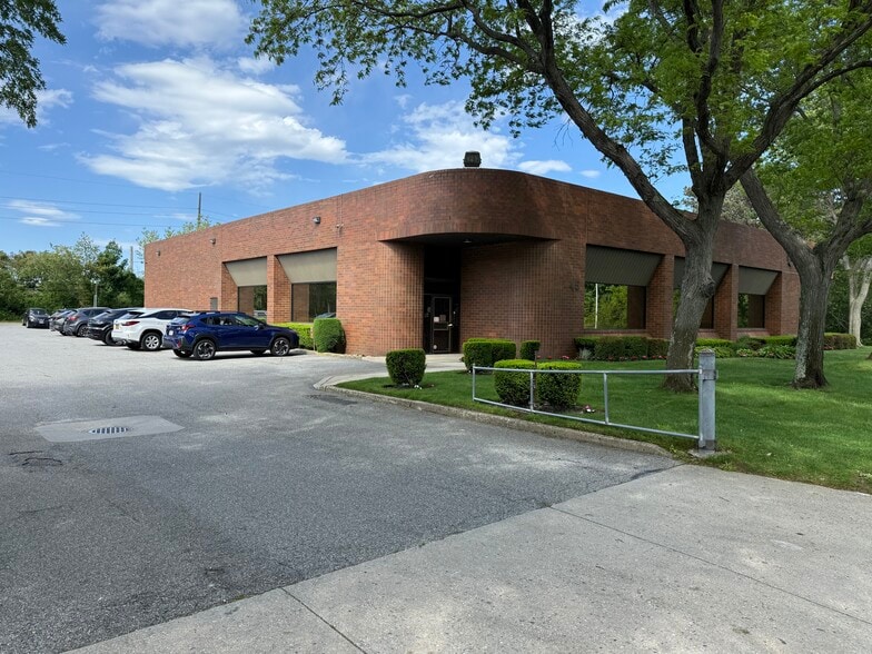 More Photos Of 45 Banfi Plz, Farmingdale Warehouse For Lease
