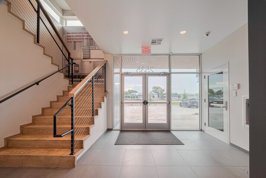 More Photos Of 2535 North Fwy, Houston Office For Lease