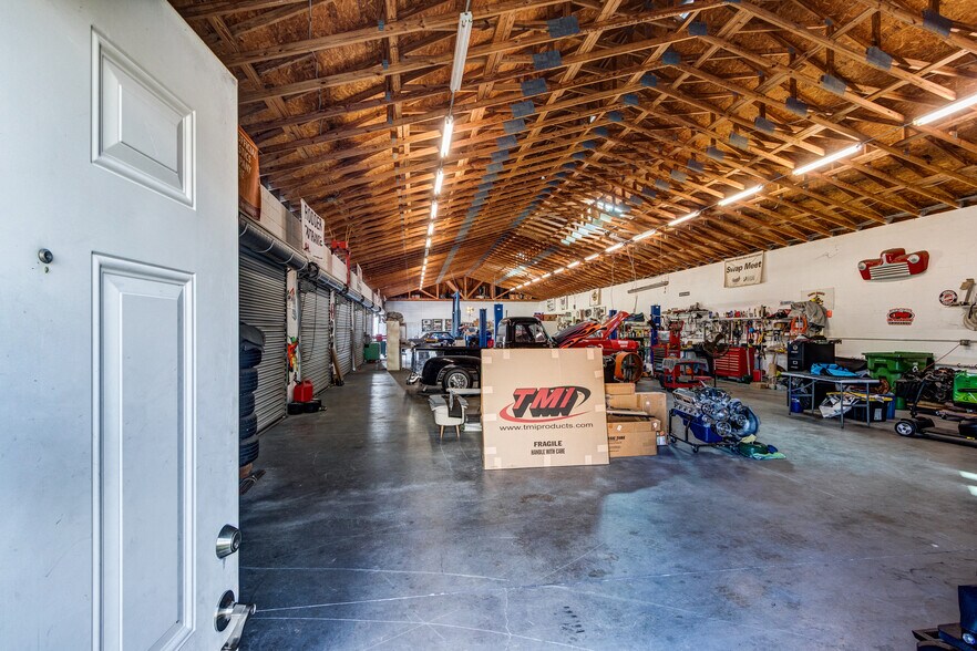 More Photos Of 6901 S 78th St, Riverview Warehouse For Lease