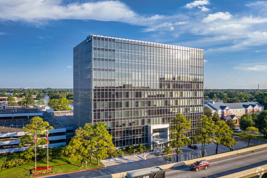 More Photos Of 2800 N Loop Fwy W, Houston Office For Lease
