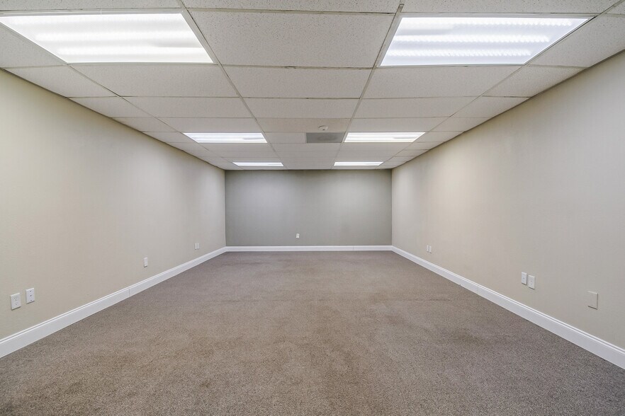 More Photos Of 440 Plumosa Ave, Casselberry Warehouse For Lease